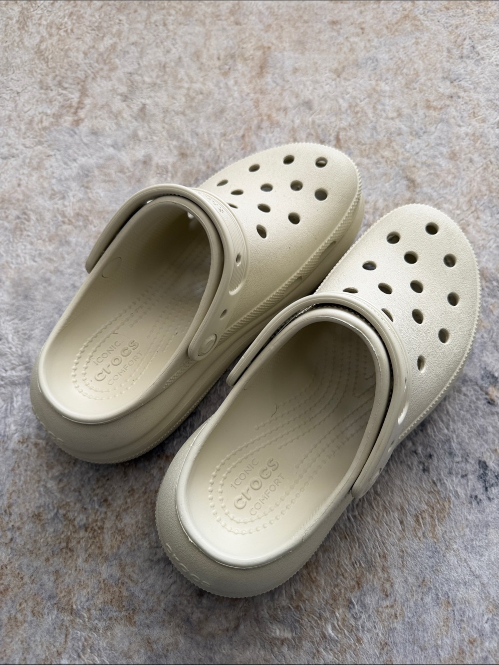 CROCS Woman Classic Clog in Cream